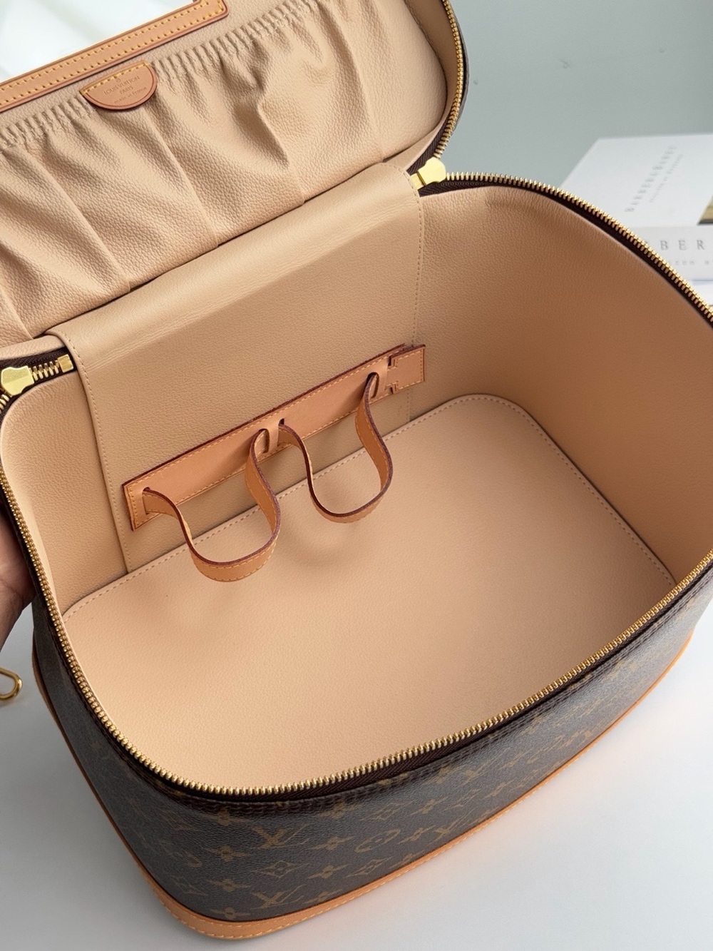 Louis Vuitton Monogram Canvas Nice Vanity - Picture 11 of 11